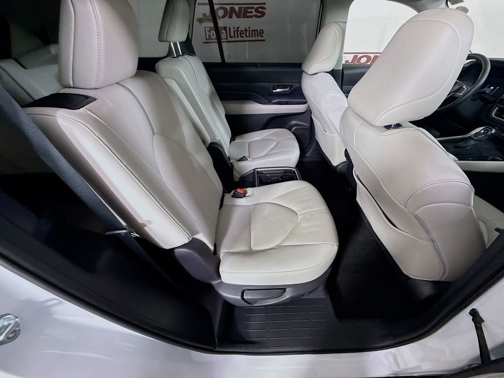 Used 2024 Toyota Grand Highlander AWD image 32