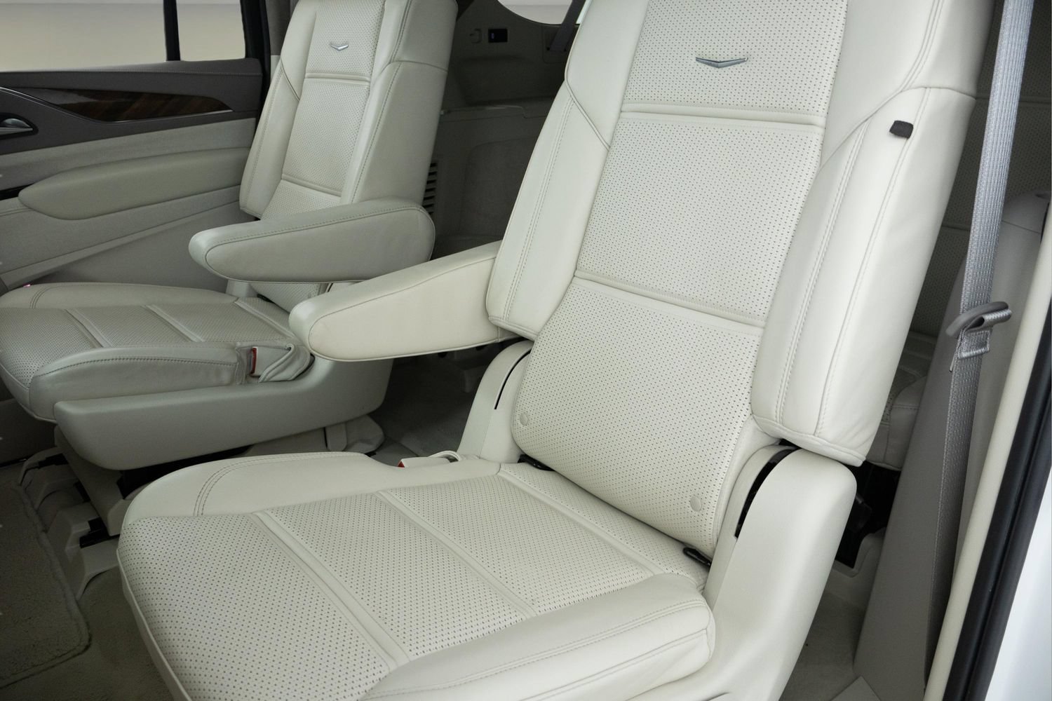 Used 2024 Cadillac Escalade ESV Sport Platinum w/ Heavy-Duty Trailer Package AWD/4WD image 28