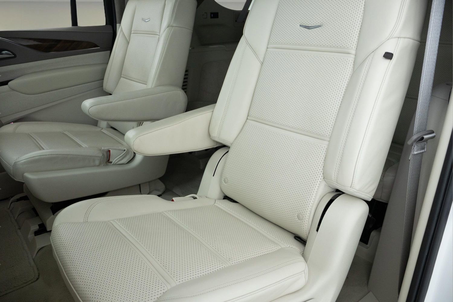 Used 2024 Cadillac Escalade ESV Sport Platinum w/ Heavy-Duty Trailer Package AWD/4WD image 28