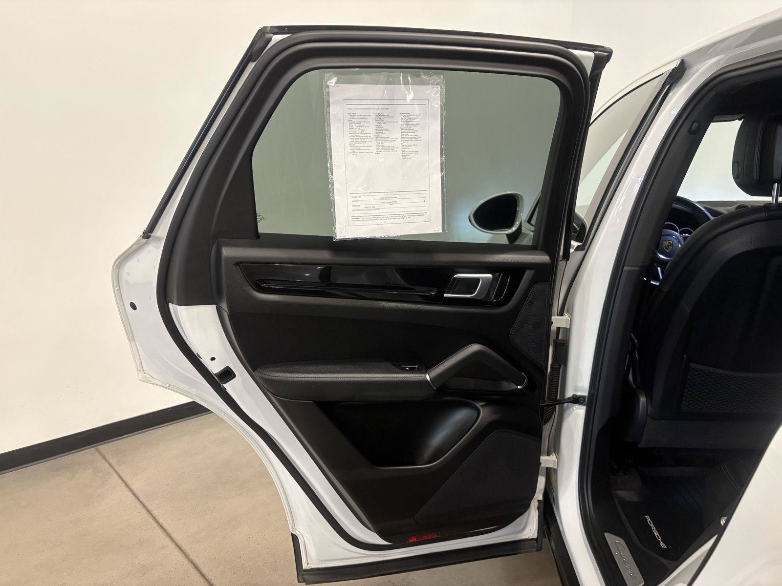 Used 2022 Porsche Cayenne AWD/4WD image 31