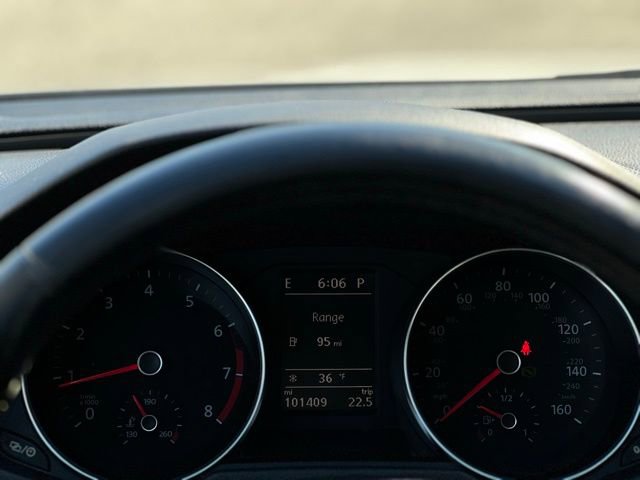 Used 2018 Volkswagen Passat 2.0T SE image 35