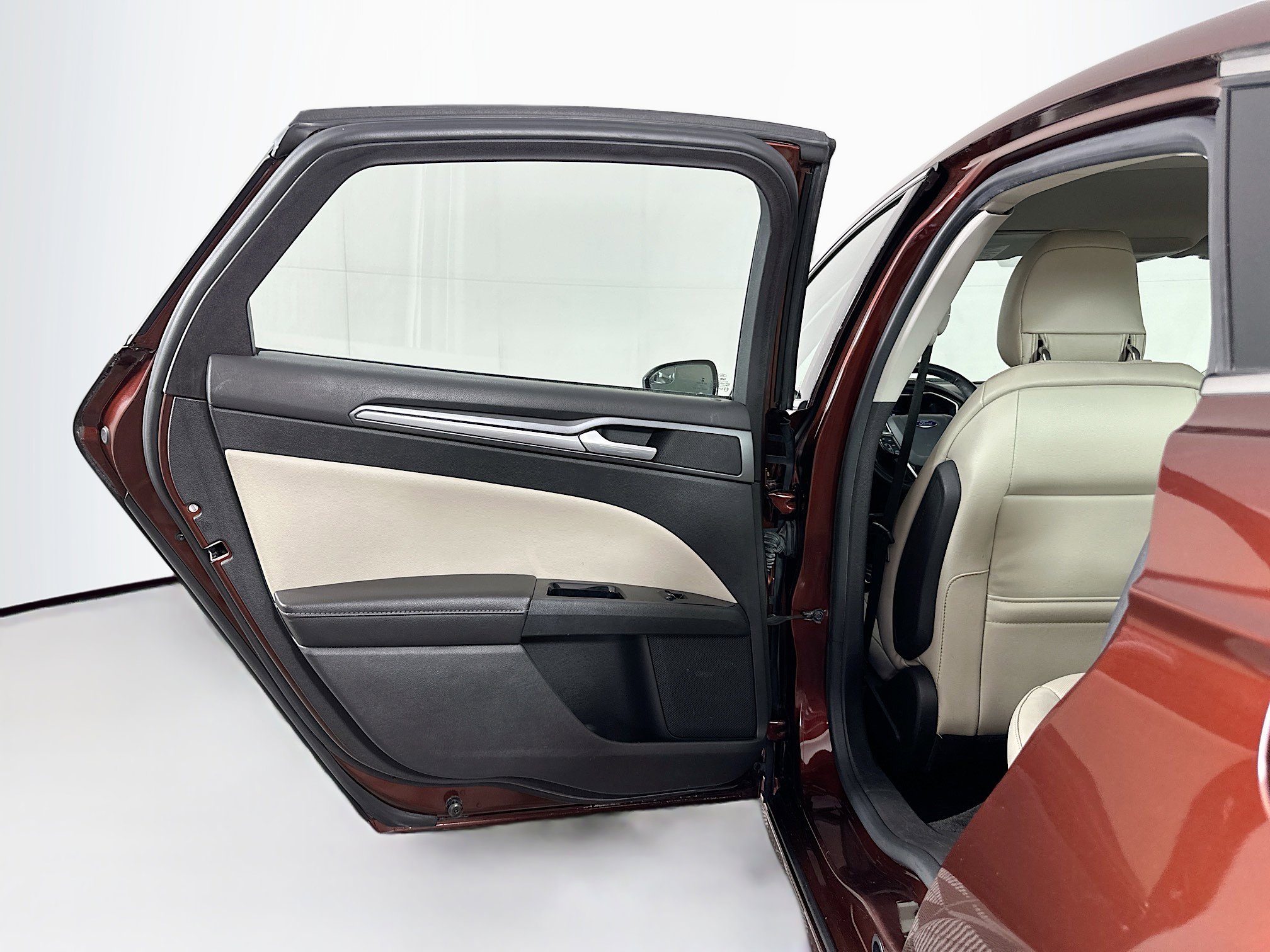 Used 2015 Ford Fusion Titanium image 25