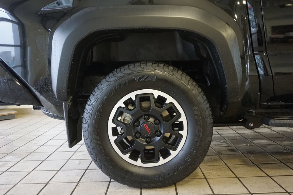 Certified 2024 Toyota Tacoma TRD Off-Road AWD/4WD image 31