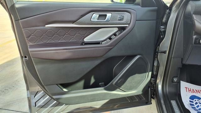 Used 2025 Ford Explorer Platinum w/ LUX Leather Package image 22