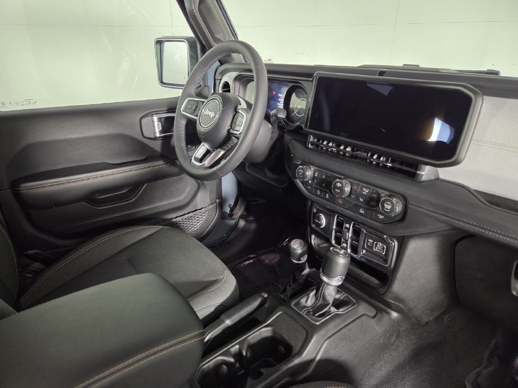 Used 2026 Jeep Wrangler Unlimited Sahara AWD/4WD image 31