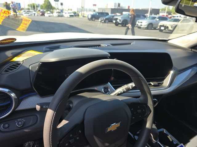 Certified 2025 Chevrolet Trax LT FWD image 10