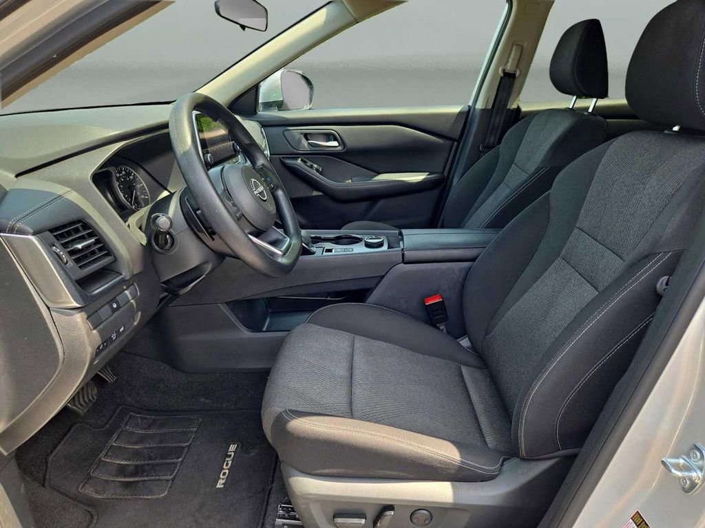Used 2024 Nissan Rogue SV AWD/4WD image 21