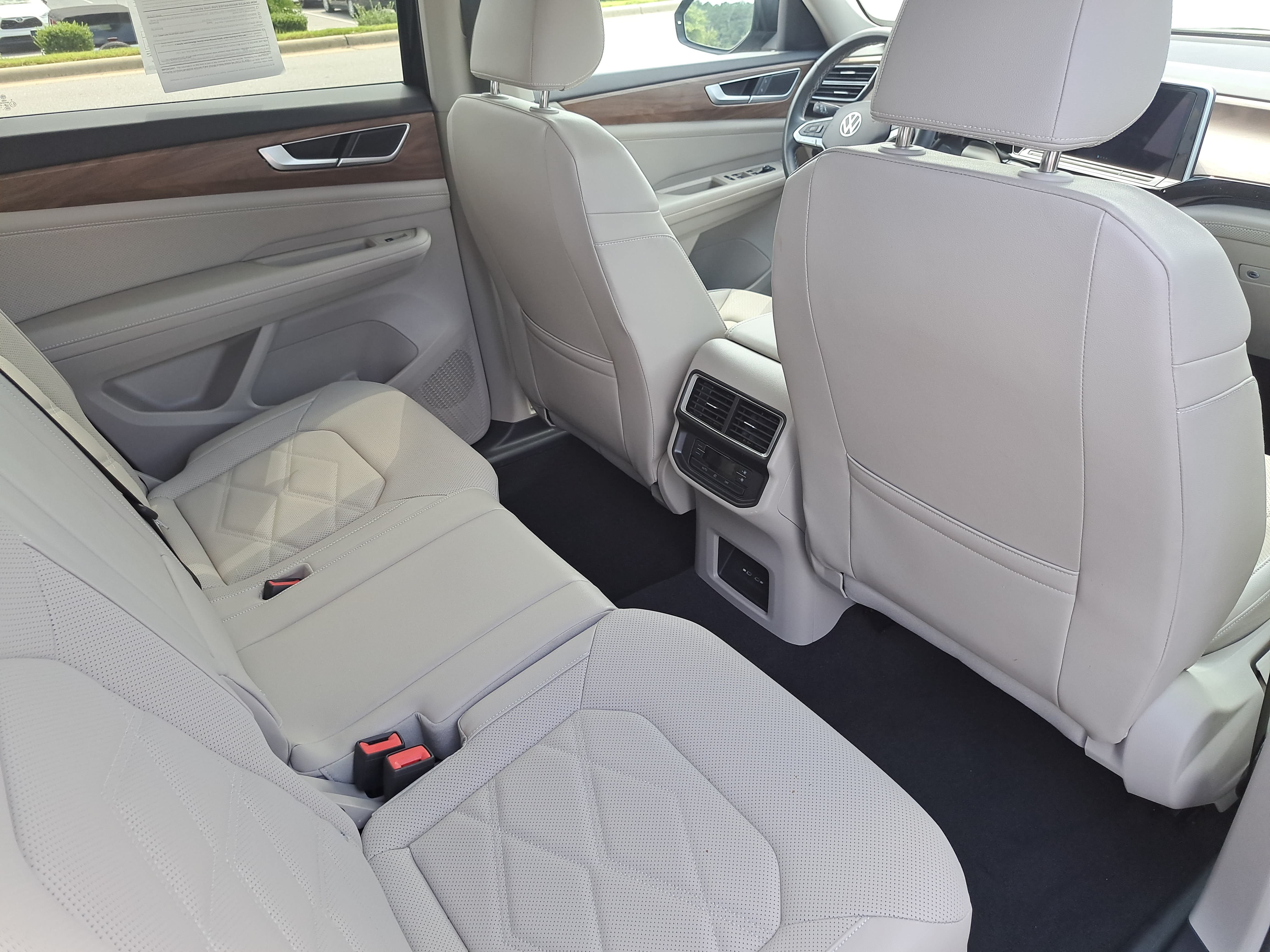Certified 2025 Volkswagen Atlas SE FWD image 11