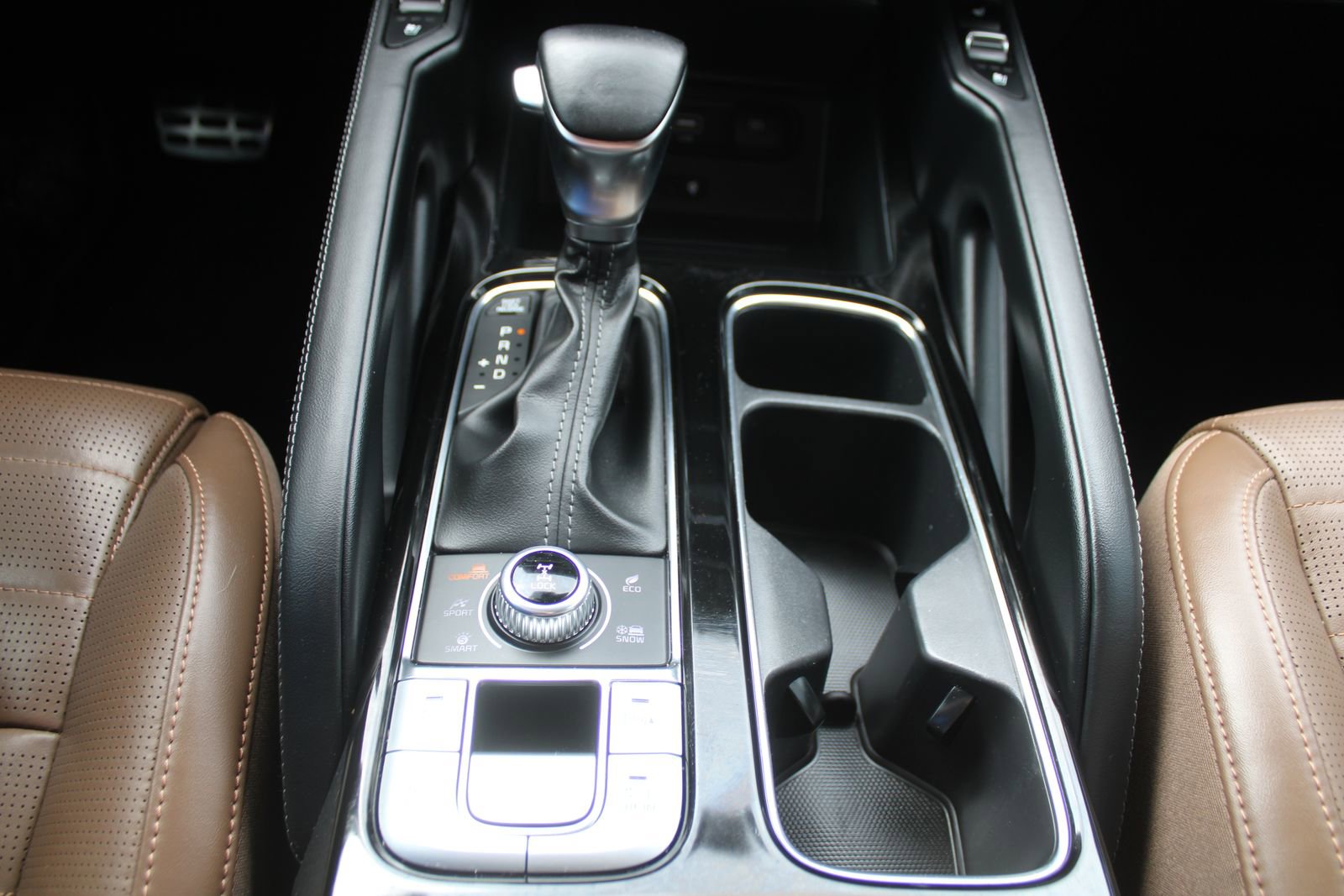 Used 2022 Kia Telluride SX w/ SX Prestige Package image 38