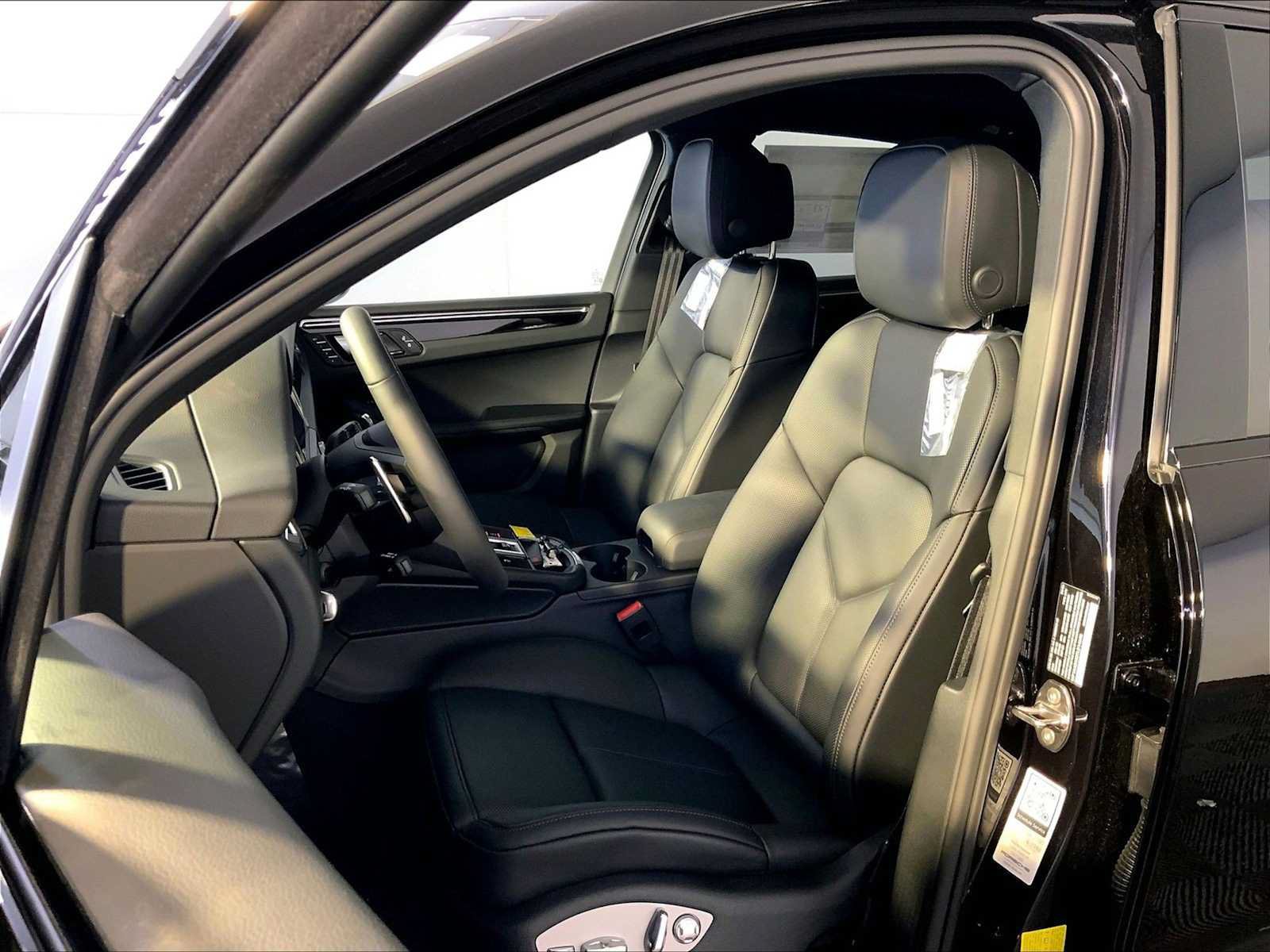 New 2026 Porsche Macan AWD/4WD image 5
