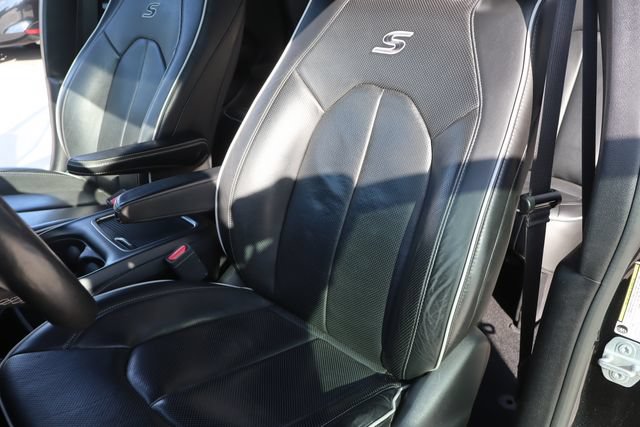 Used 2019 Chrysler Pacifica Limited FWD image 10