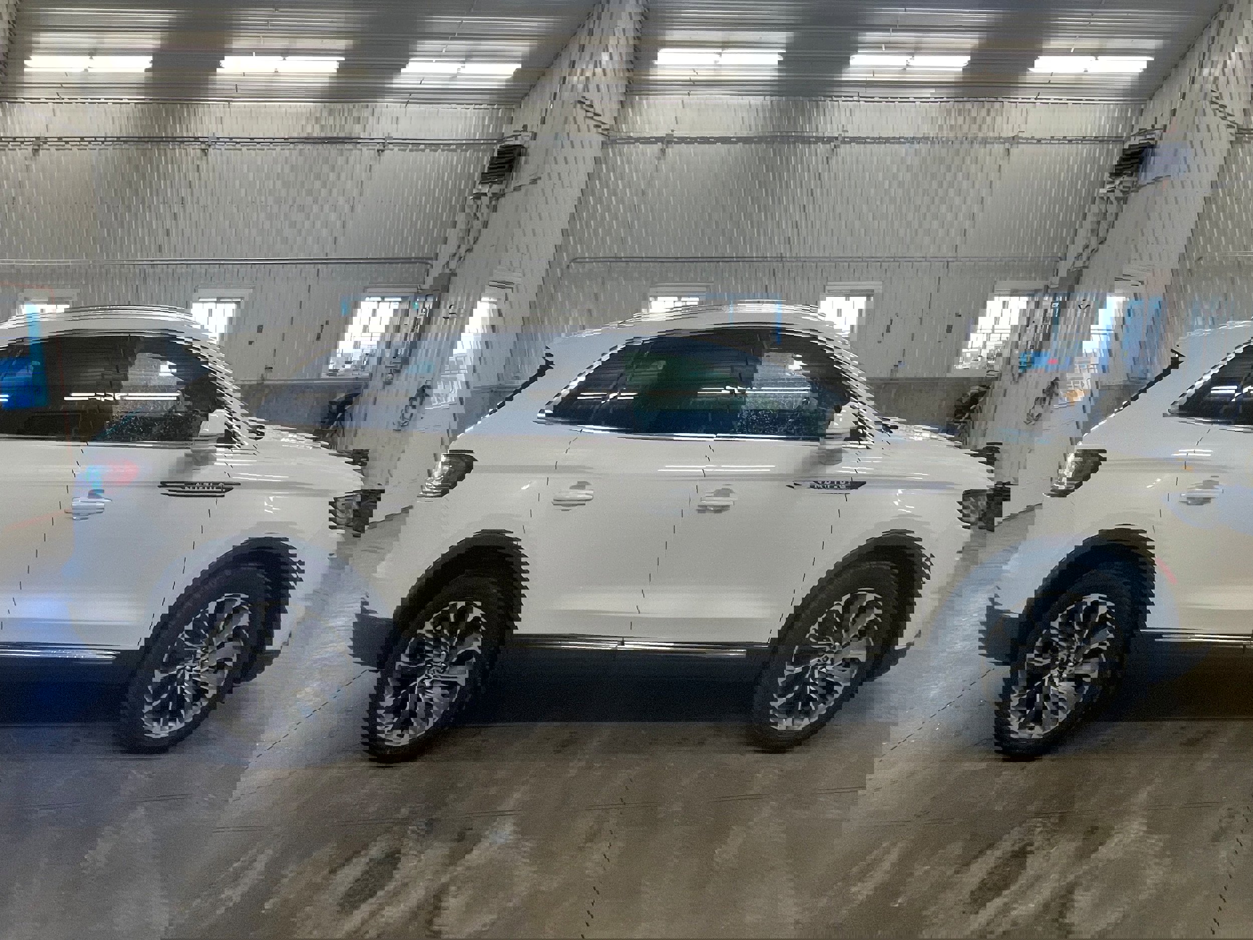 Used 2023 Lincoln Nautilus Reserve image 6