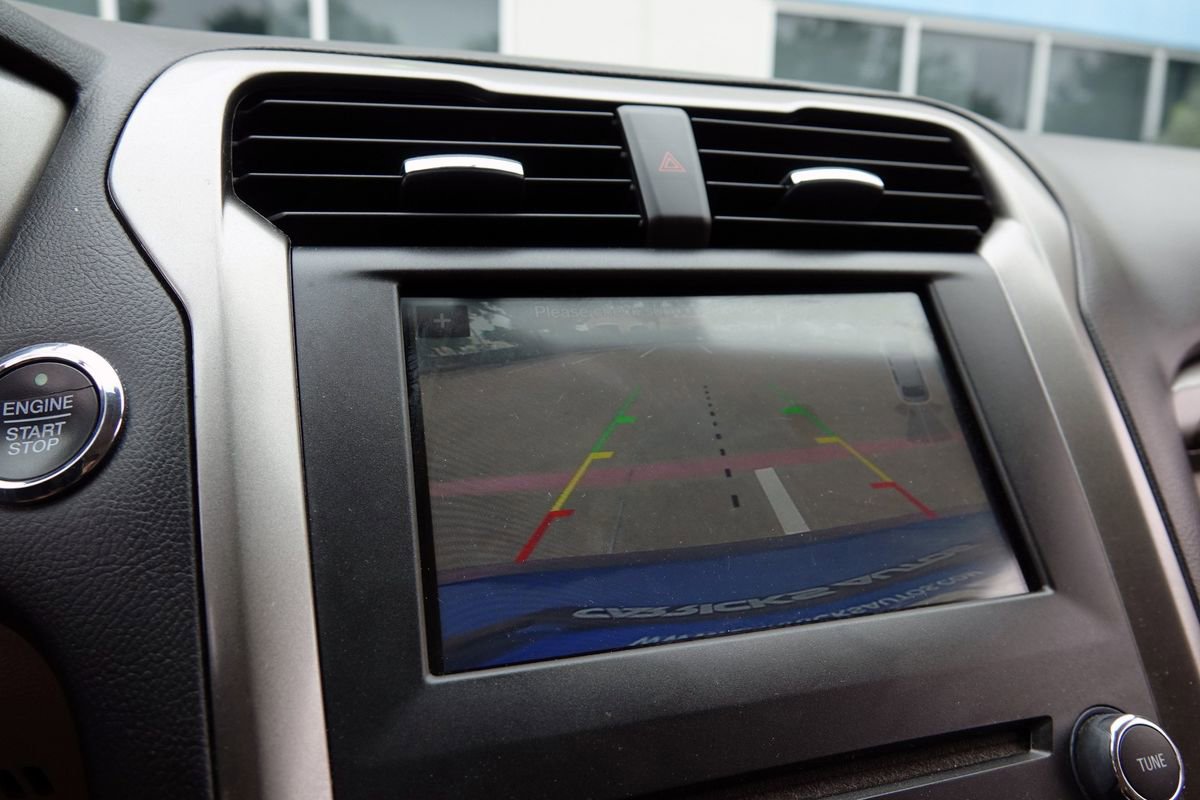 Used 2018 Ford Fusion SE w/ Fusion SE Technology Package image 10