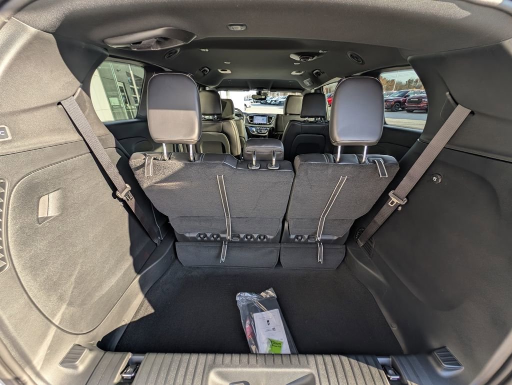 New 2026 Chrysler Pacifica Select w/ S Appearance Package image 12