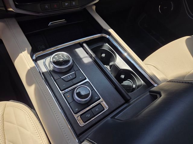 Used 2023 Ford Expedition Platinum image 27