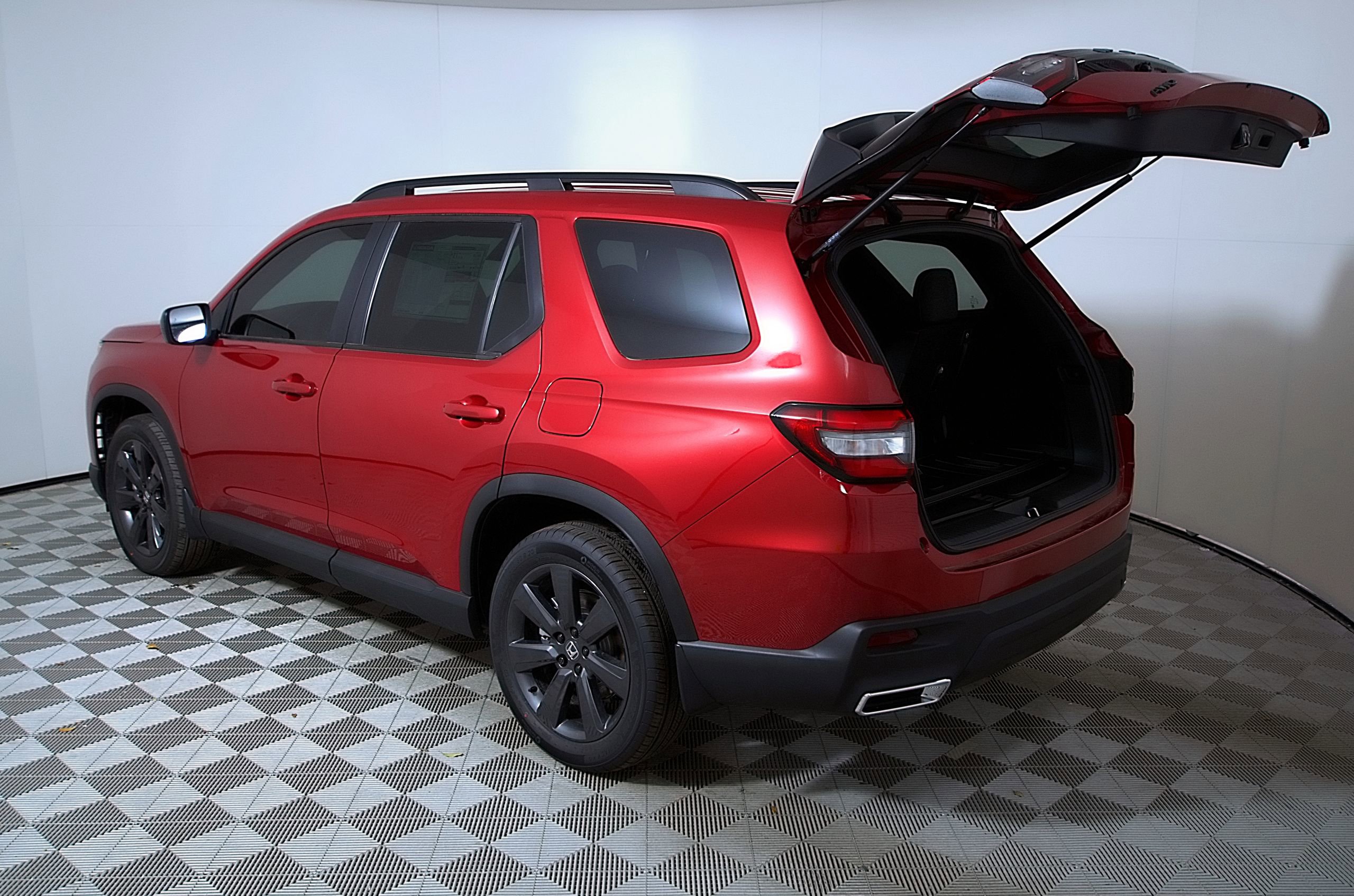 Used 2025 Honda Pilot Sport image 10