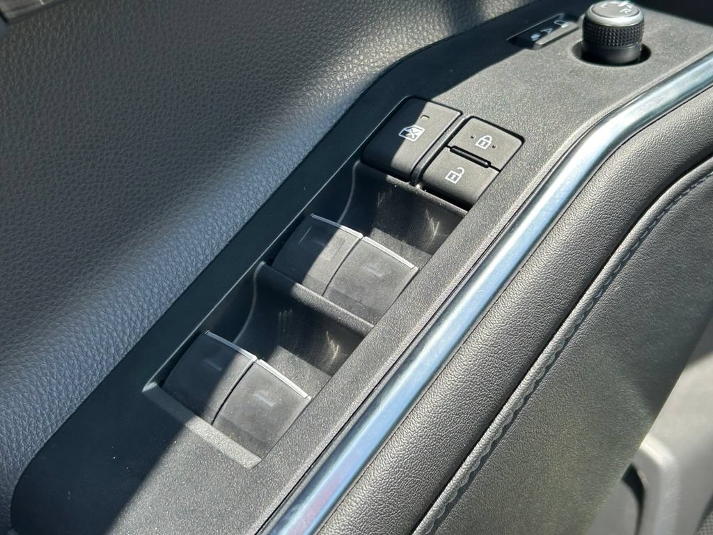 Used 2023 Toyota Highlander Platinum FWD image 28