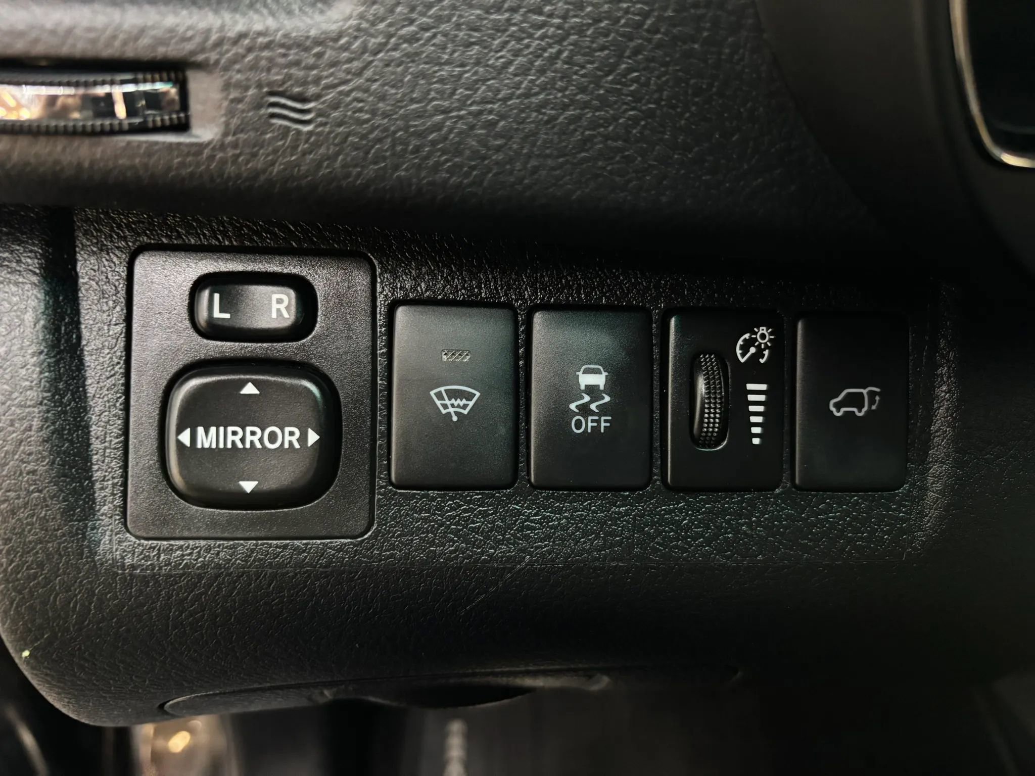 Used 2012 Toyota Highlander SE w/ Tow Pkg AWD/4WD image 18