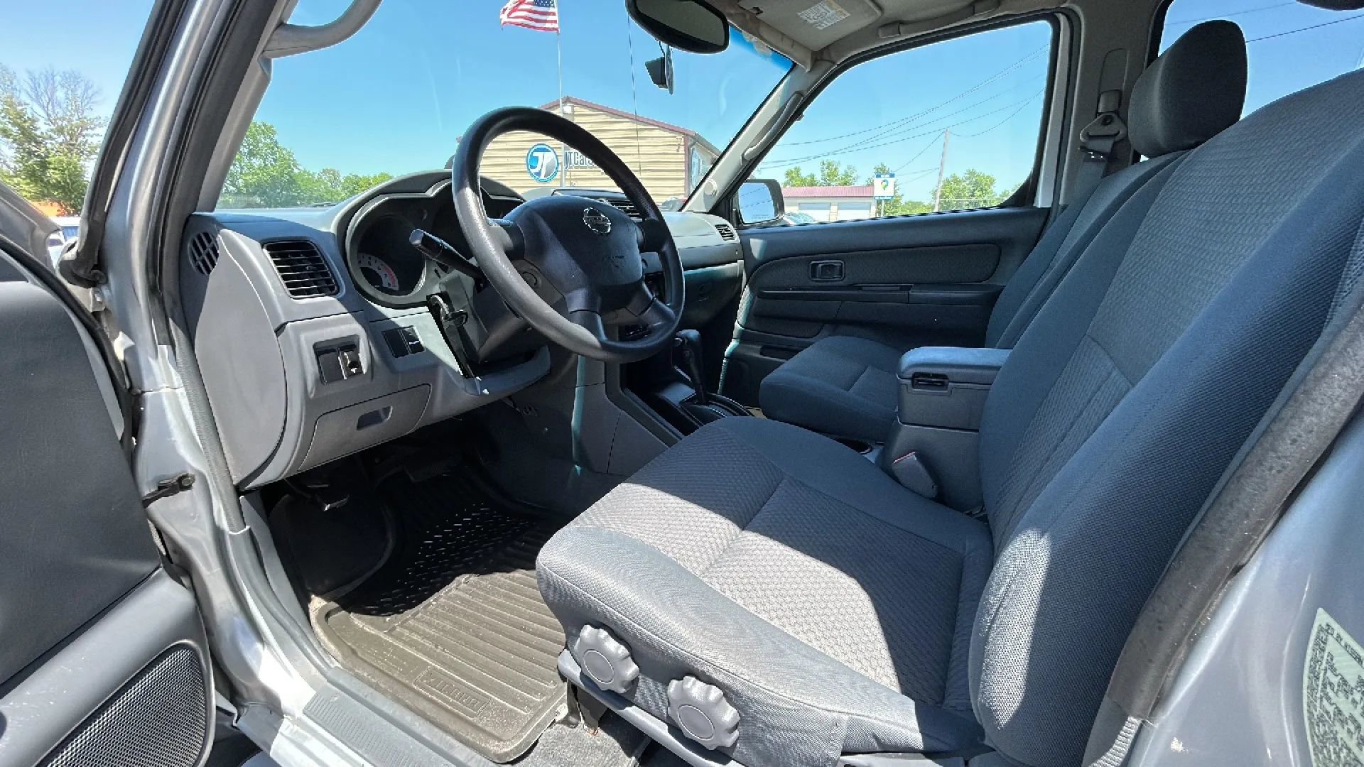 Used 2004 Nissan Xterra XE RWD image 2