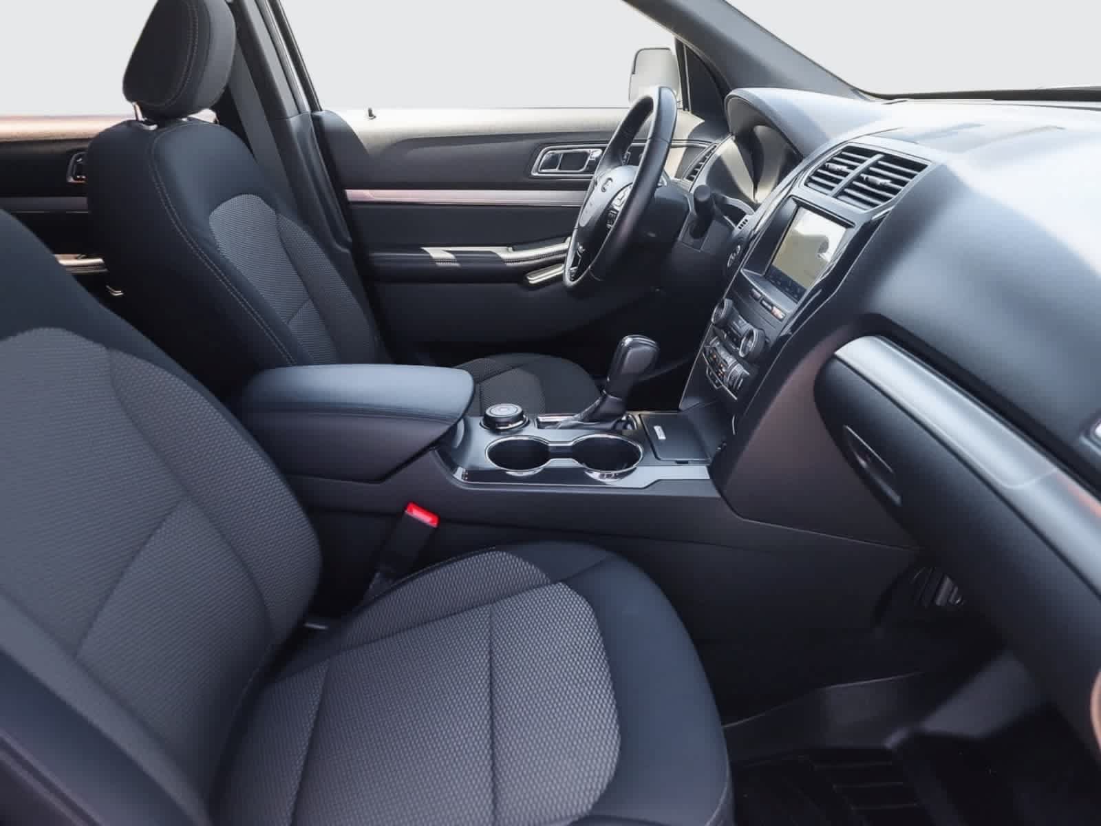 Used 2018 Ford Explorer XLT w/ Equipment Group 201A AWD/4WD image 18