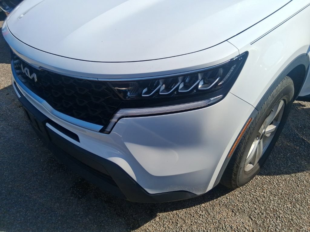 Certified 2023 Kia Sorento LX FWD image 18