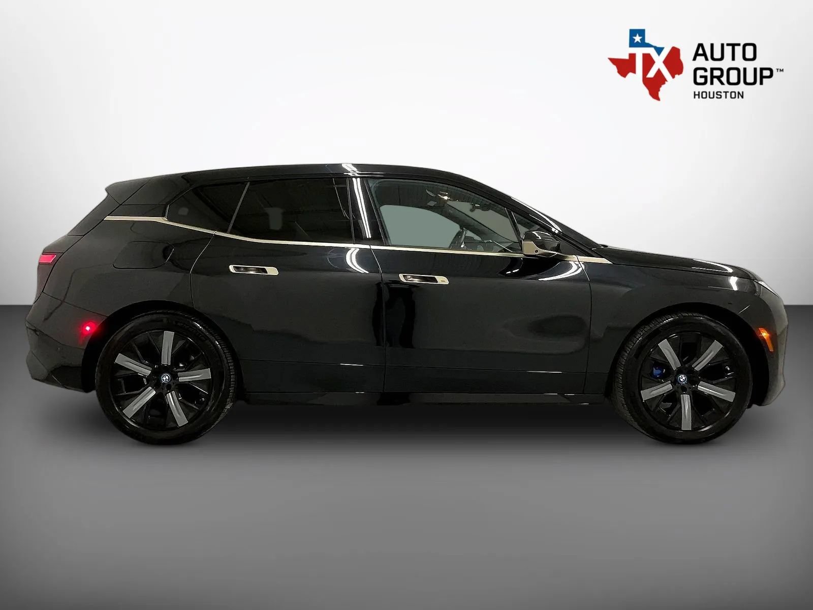 Used 2023 BMW iX M60 w/ Executive Package AWD/4WD image 8