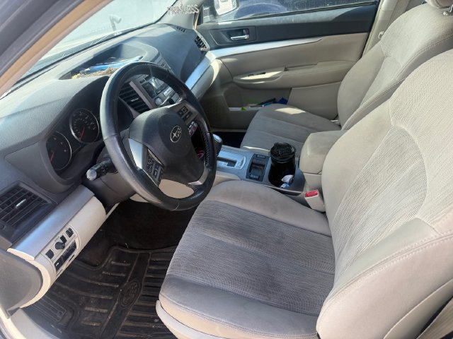 Used 2013 Subaru Outback 2.5i Premium w/ Popular Pkg 1B AWD/4WD image 2