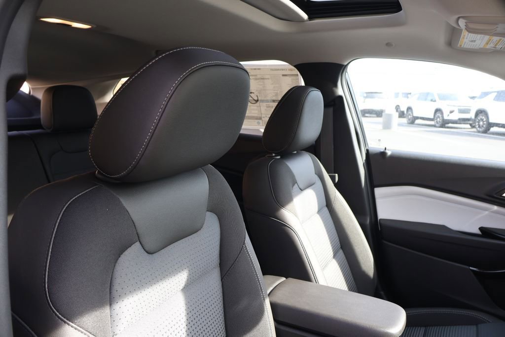 New 2026 Chevrolet Trax LT w/ Sunroof Package FWD image 44
