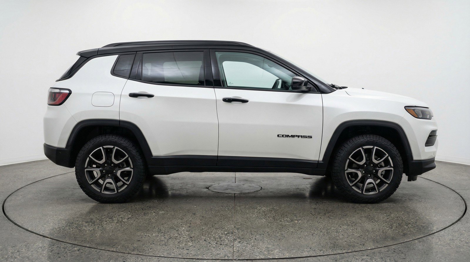 Used 2025 Jeep Compass Trailhawk AWD/4WD image 11