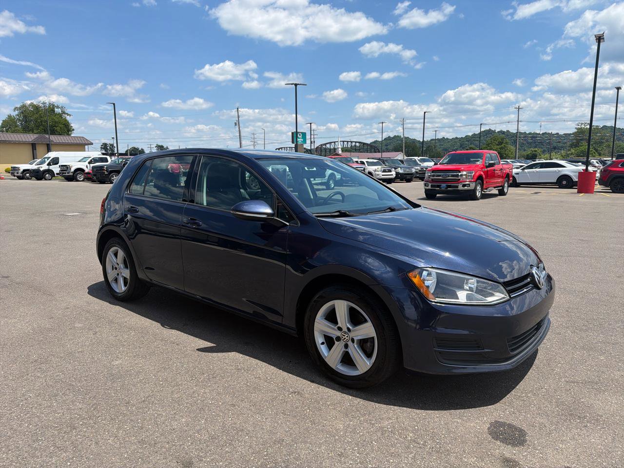 Used 2017 Volkswagen Golf Wolfsburg Edition FWD image 3