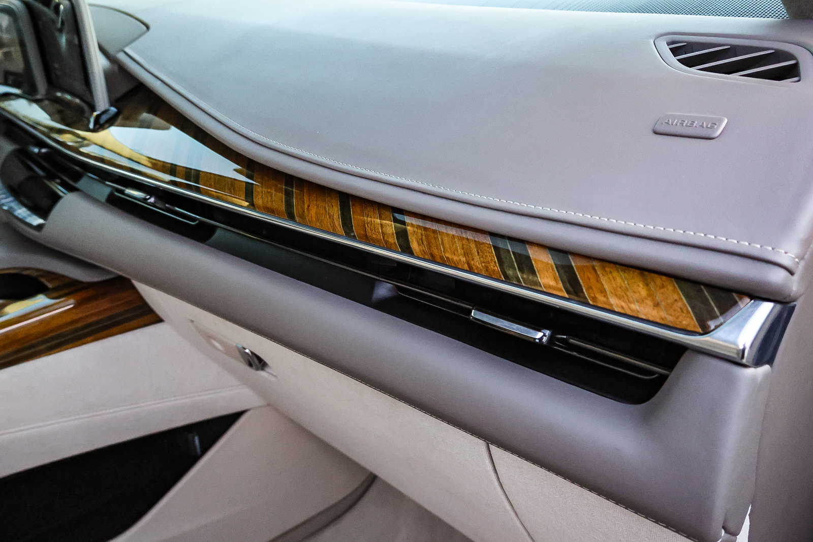 Used 2023 Cadillac Escalade ESV Sport Platinum RWD image 18