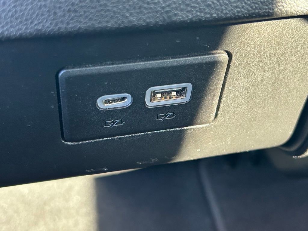 Used 2025 Chevrolet Blazer LT FWD image 19