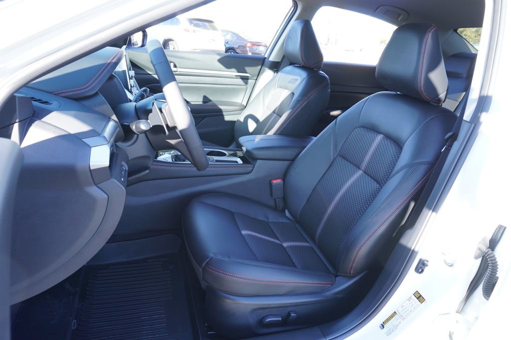 Certified 2025 Nissan Altima 2.5 SR image 13