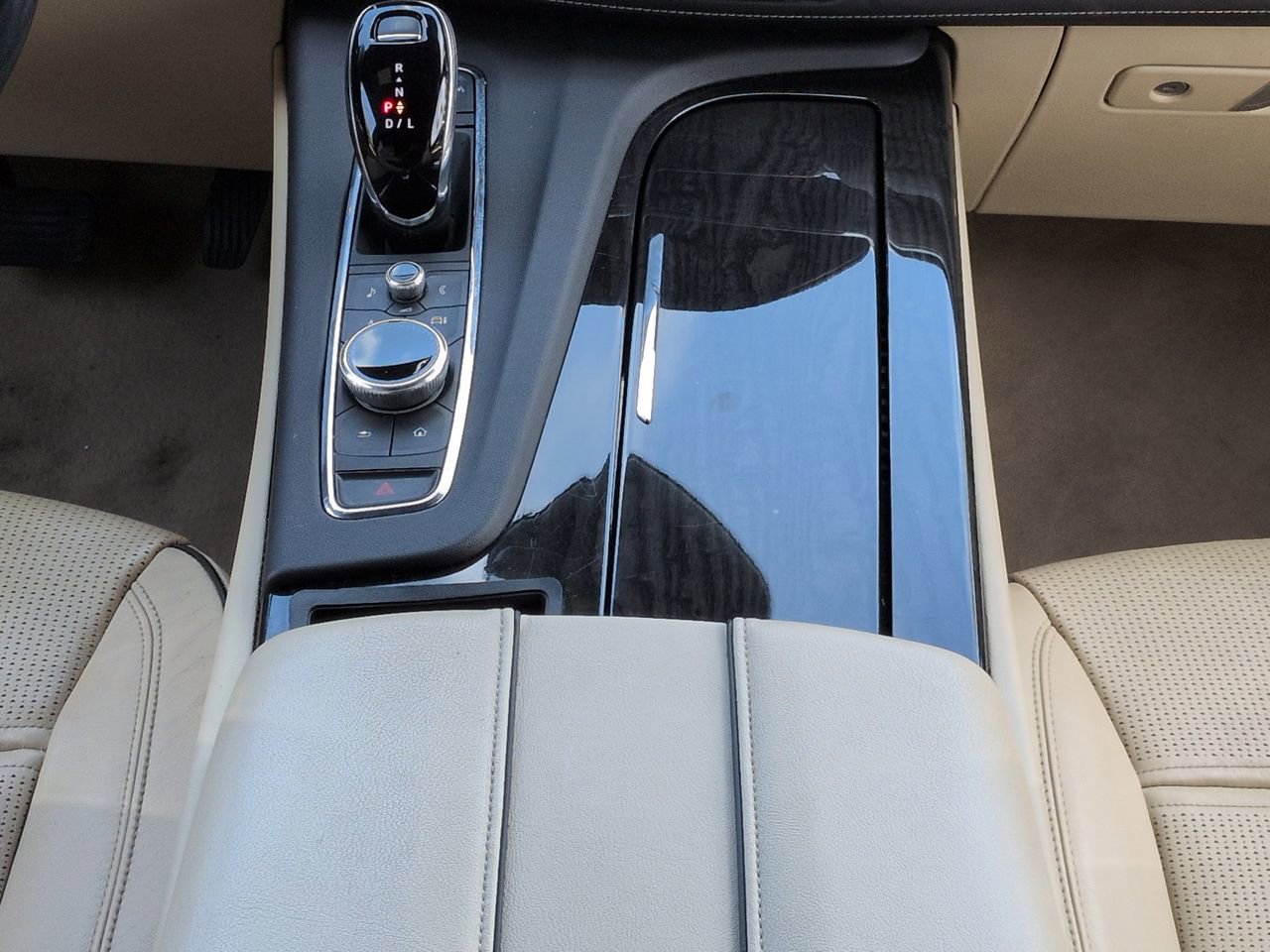 Used 2024 Cadillac Escalade Premium Luxury RWD image 19