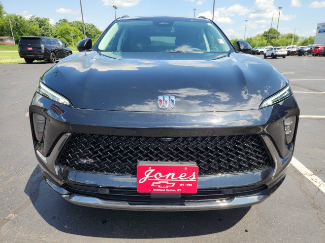 Used 2024 Buick Envision Sport Touring image 8