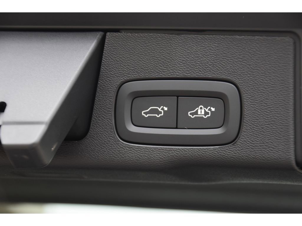 Certified 2026 Volvo XC60 B5 Core w/ Protection Package Premier image 24