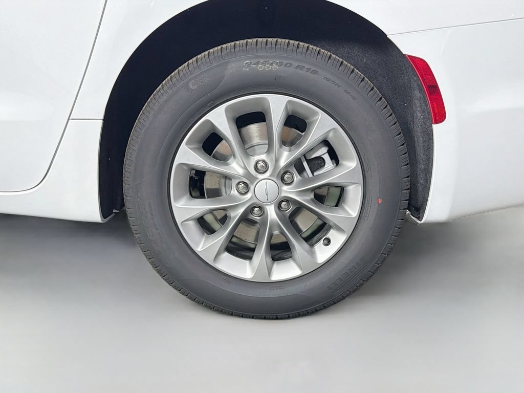 New 2027 Chrysler Pacifica Select AWD/4WD image 30