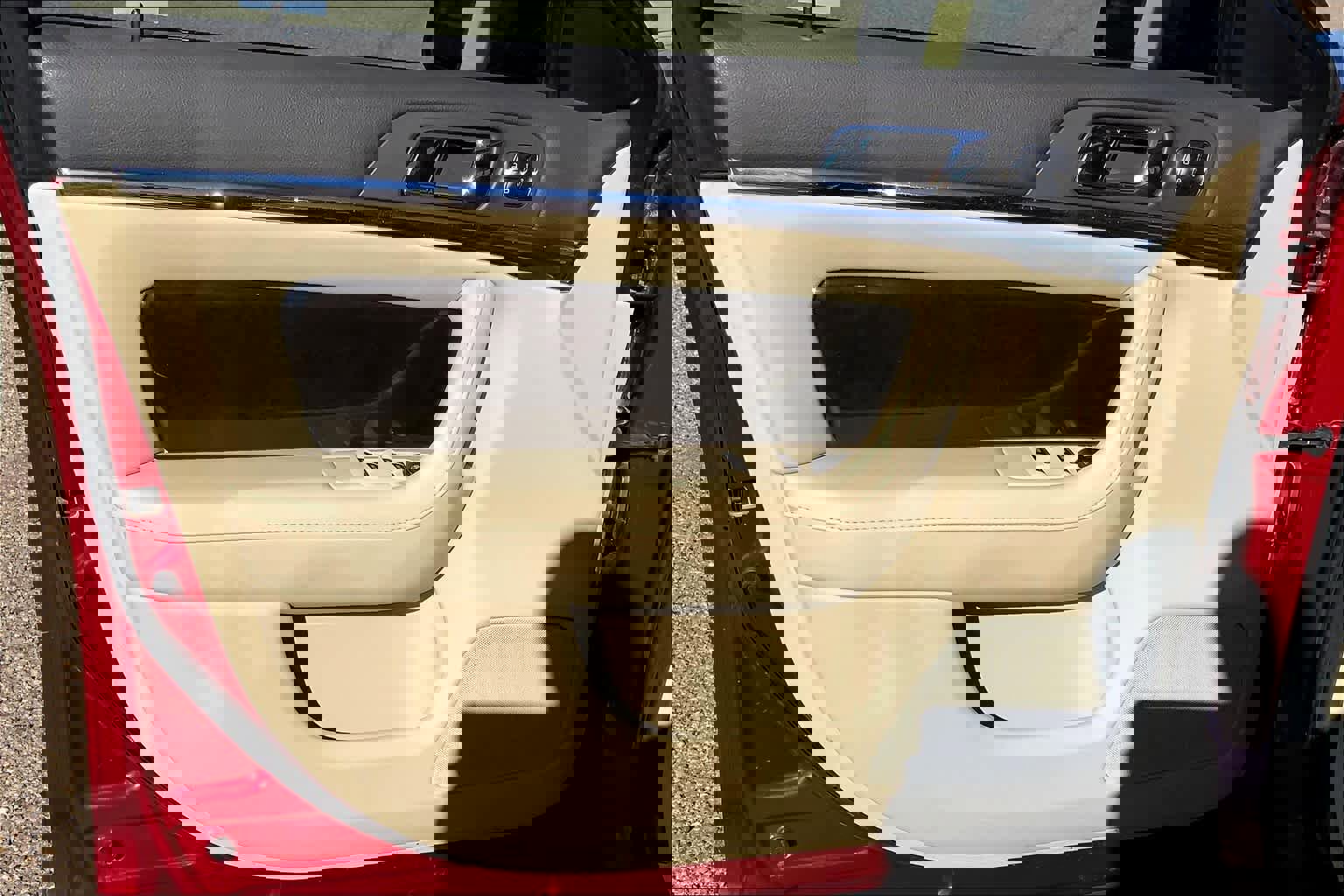 Used 2014 Lincoln MKS AWD w/ Equipment Group 201A image 21