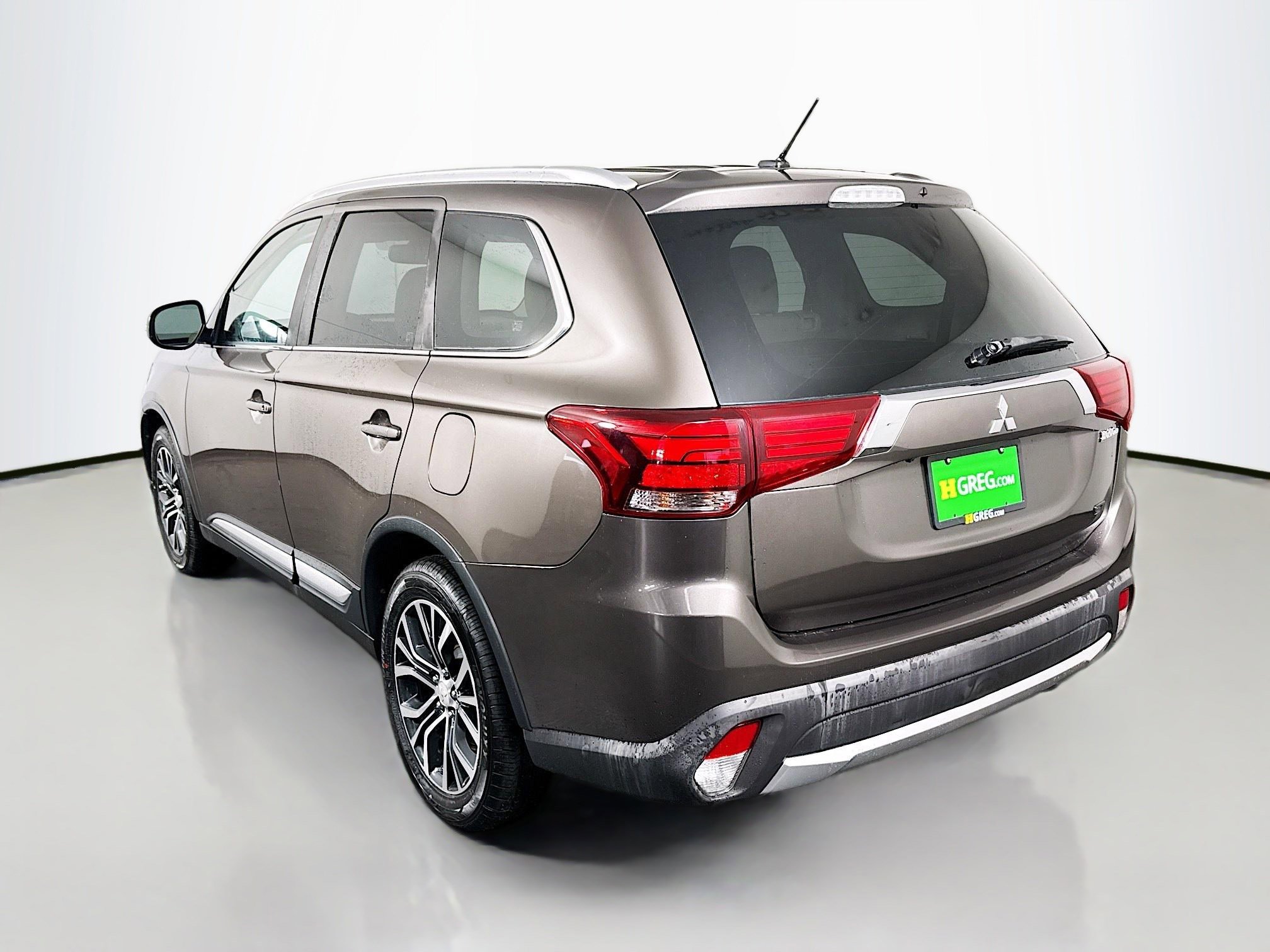 Used 2016 Mitsubishi Outlander GT AWD/4WD image 7