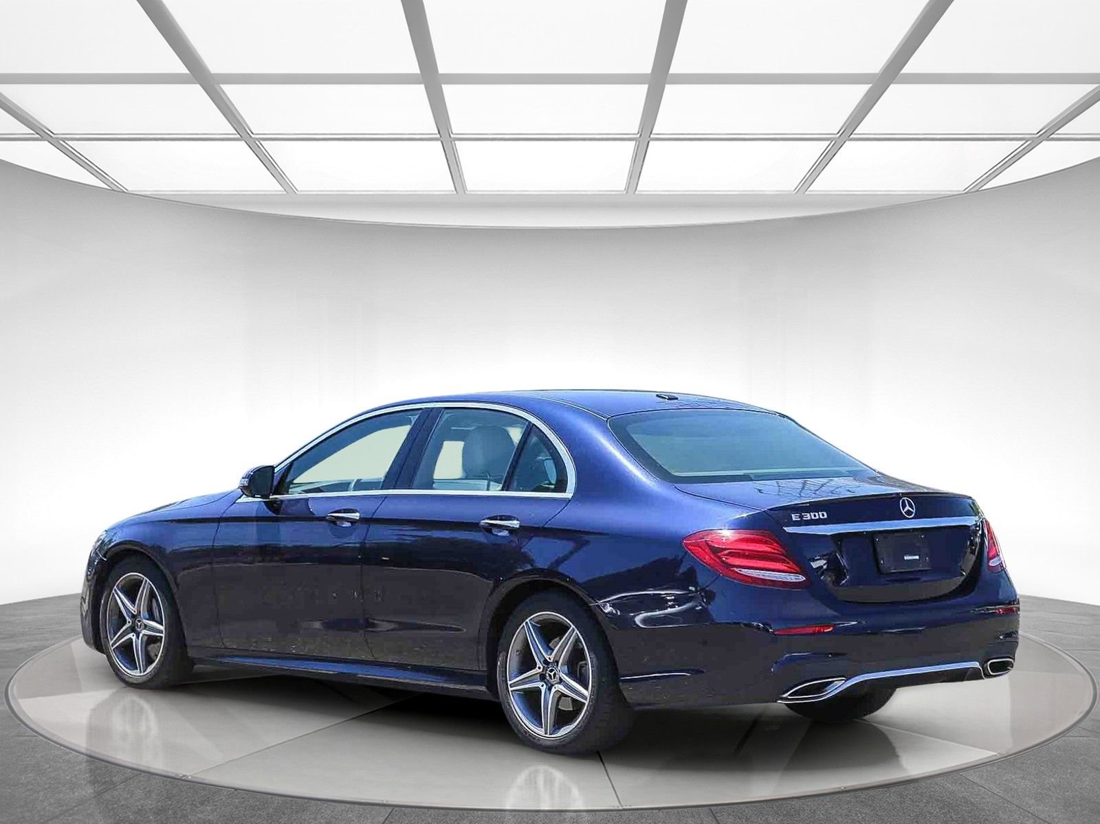 Used 2018 Mercedes-Benz E 300 image 2