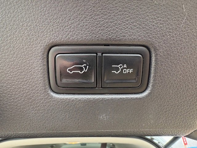 Used 2023 Kia Carnival EX image 12