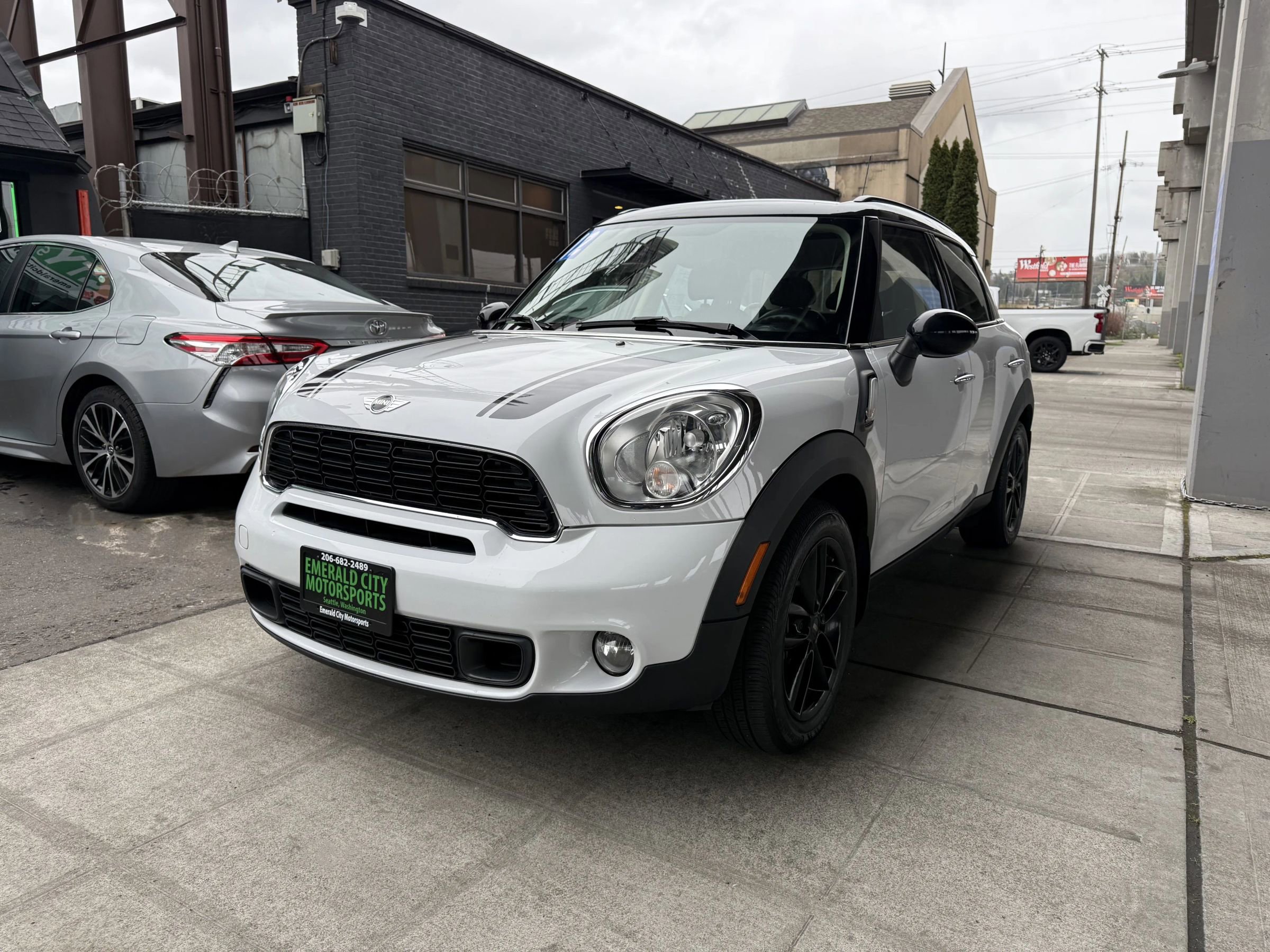 Used 2012 MINI Cooper Countryman S w/ Cold Weather Pkg image 1