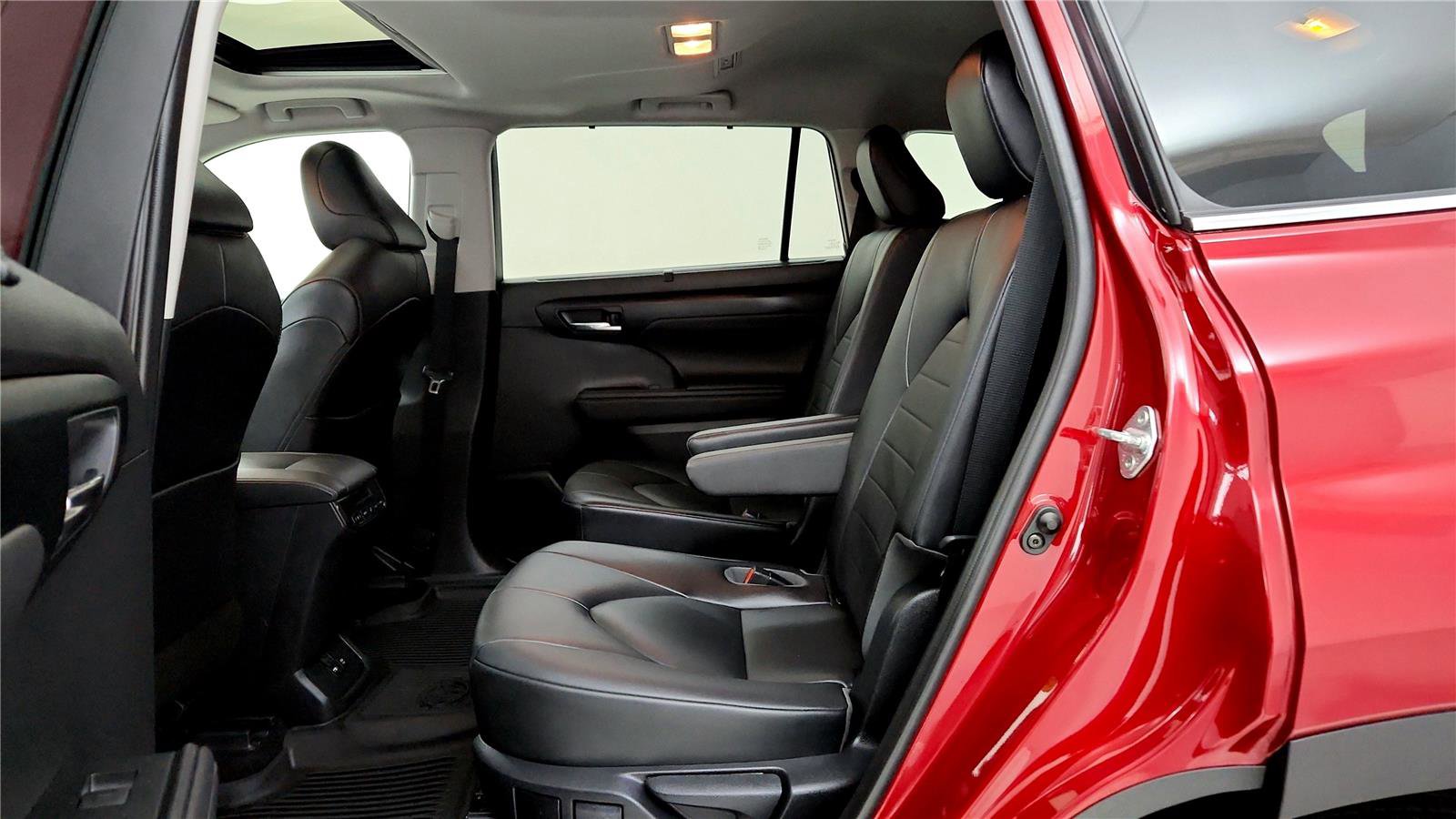 Used 2020 Toyota Highlander XLE image 22