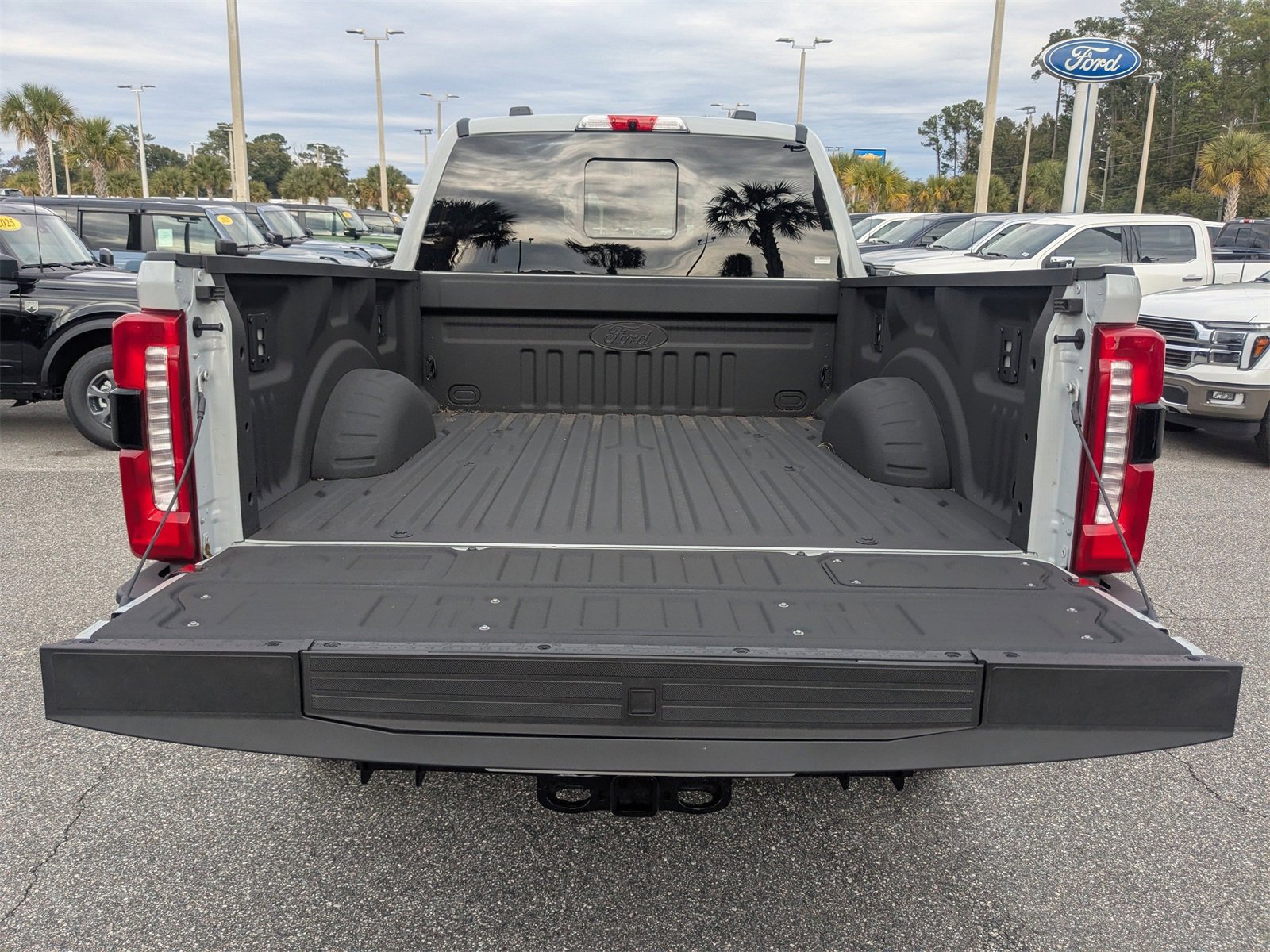 New 2025 Ford F350 Lariat w/ Lariat Ultimate Package image 13
