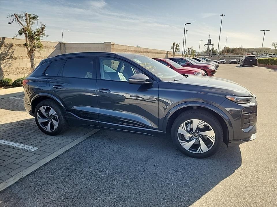 Used 2025 Audi Q6 e-tron Premium Plus w/ Premium Plus image 4