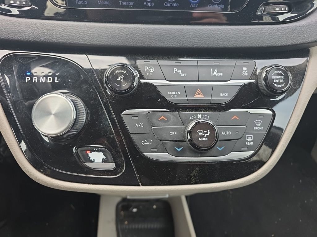 Used 2017 Chrysler Pacifica Touring-L Plus w/ Advanced Safetytec Group image 24