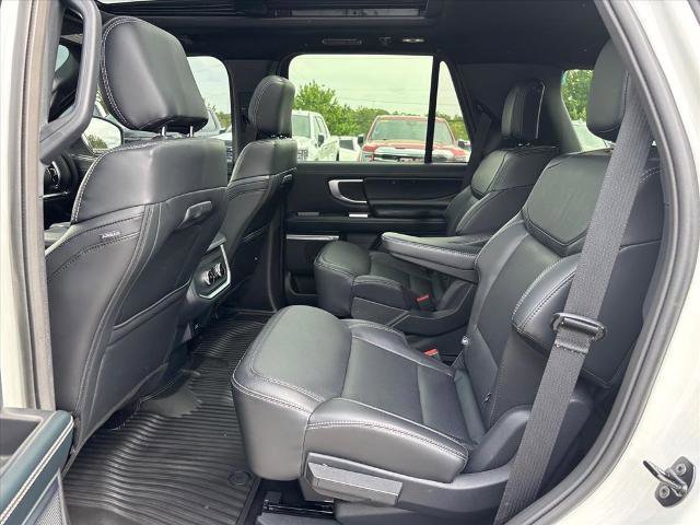 Used 2025 Ford Expedition Platinum w/ Stealth Appearance Package AWD/4WD image 16