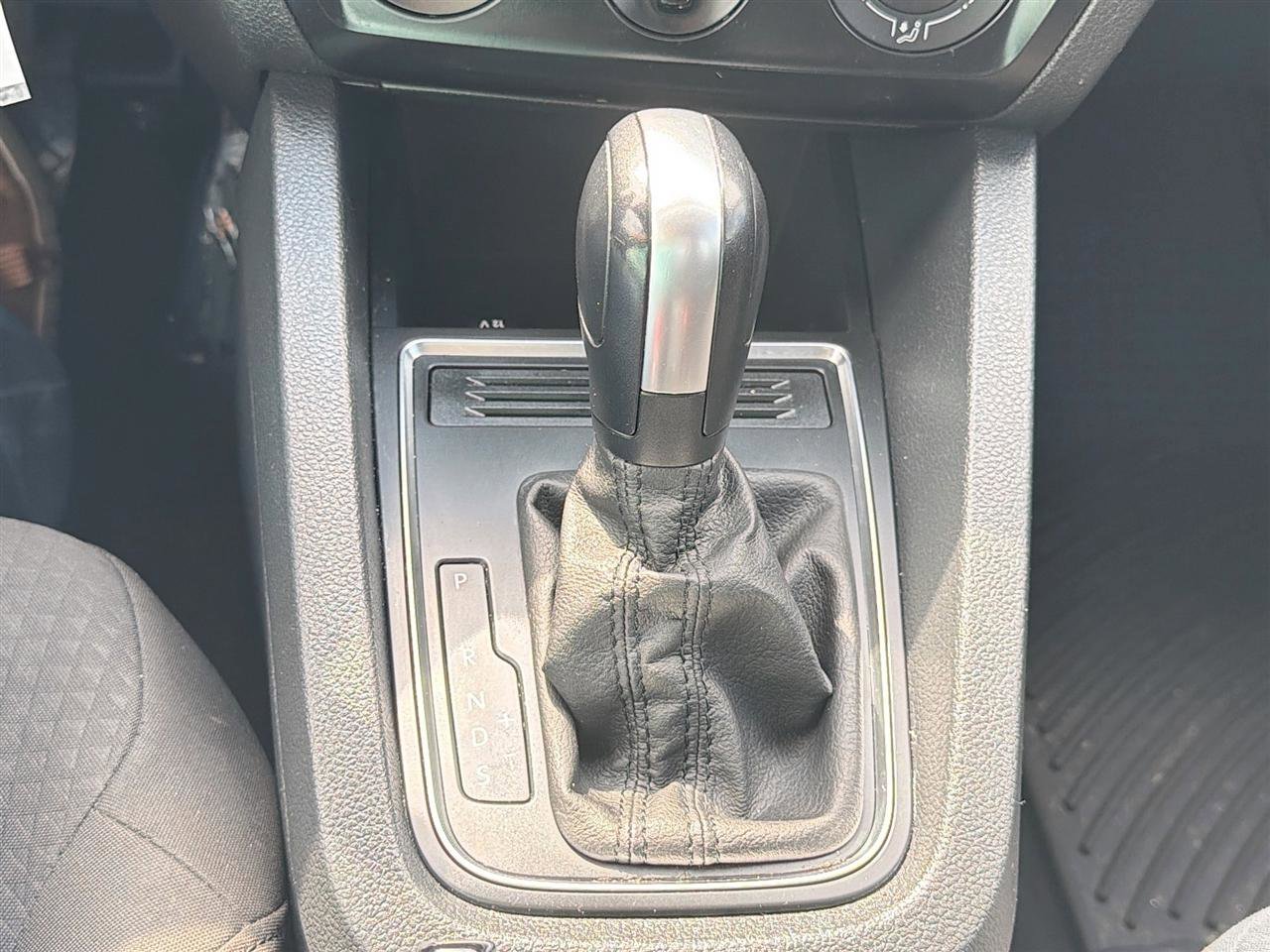 Used 2016 Volkswagen Jetta S image 17