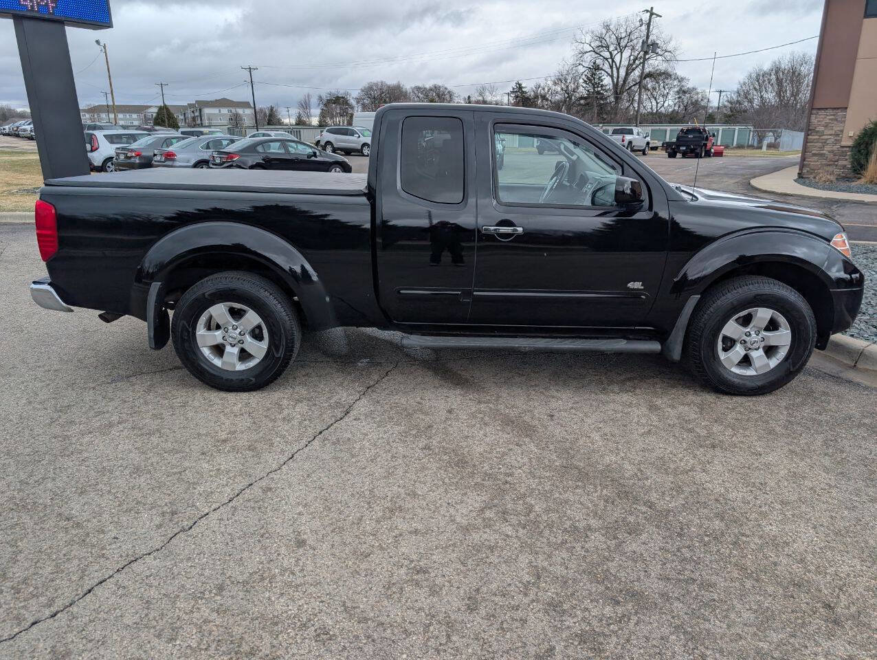 Used 2012 Nissan Frontier SV image 10