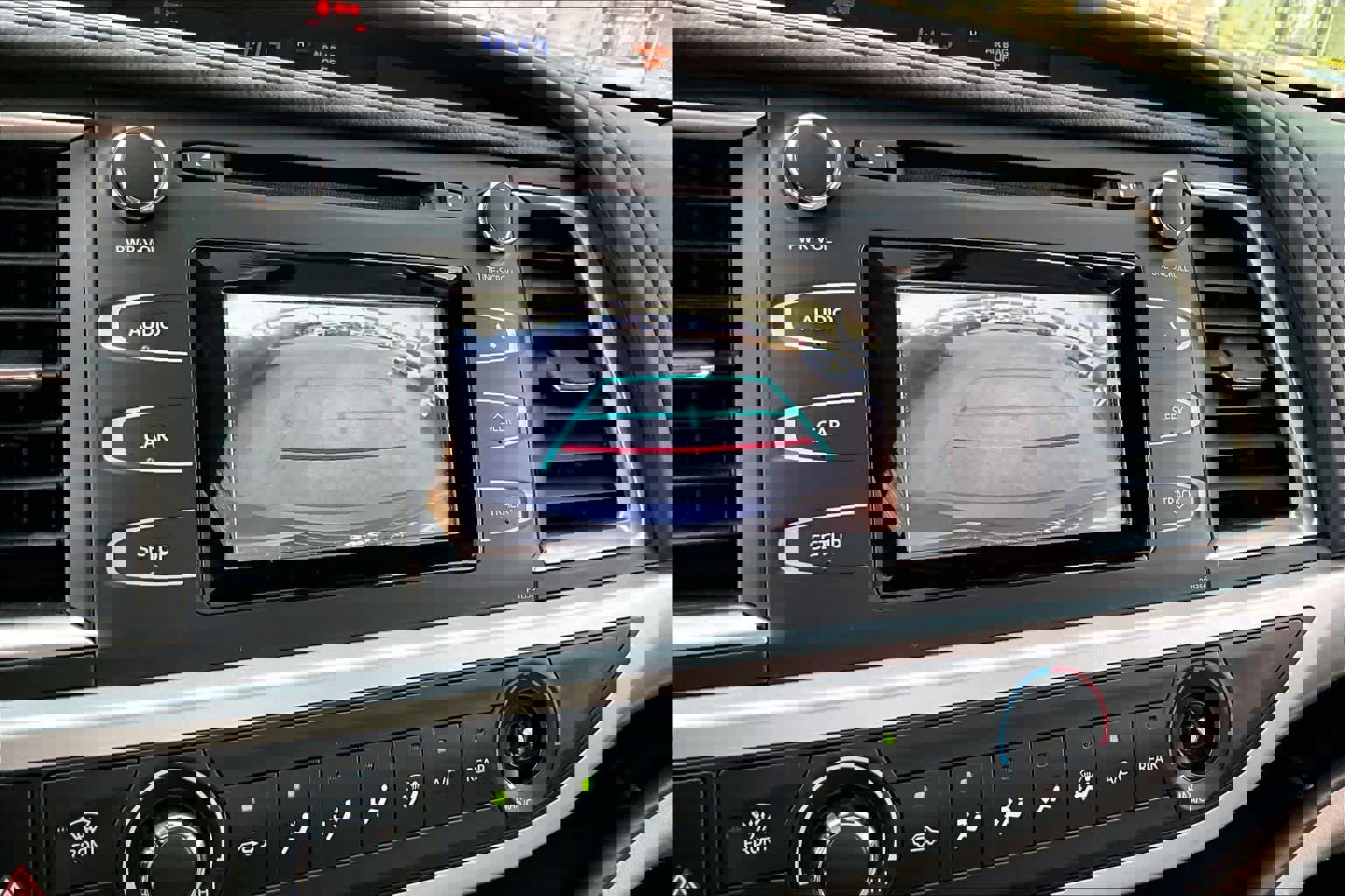 Used 2017 Toyota Highlander LE image 26